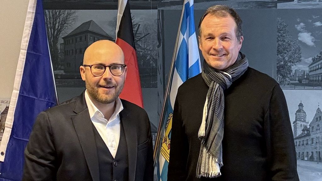 BLLV-Bezirksvorsitzender Markus Erlinger (rechts) und Felix Locke, Landtagsabgeordneter für die Freien Wähler Bayern und parlamentarischer Geschäftsführer seiner Fraktion