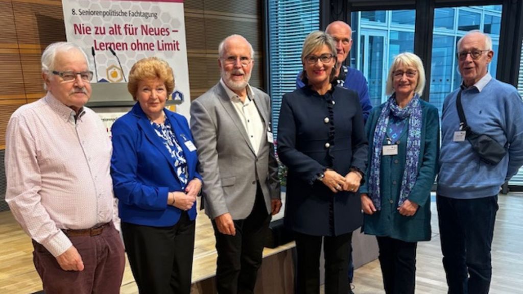 V.l.n.r.: Heinrich Bahns, Mathia Arent-Krüger, Max Schindlbeck, Simone Fleischmann, Toni Weber, Rita Hengesbach und Ekkehard Gabriel - Foto: Brigitte Fleischmann V.l.n.r.: Heinrich Bahns, Mathia Arent-Krüger, Max Schindlbeck, Simone Fleischmann, Toni Weber, Rita Hengesbach und Ekkehard Gabriel - Foto: Brigitte Fleischmann