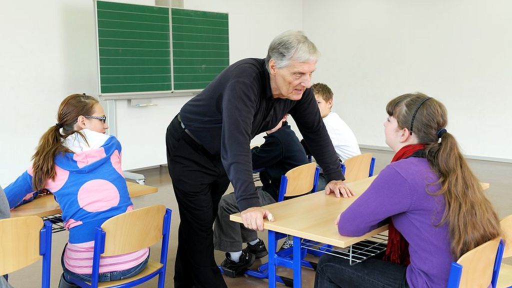 Unter anderem mit dem Werben von Pensionisten verspricht sich das Kultusministerium, den Lehrermangel abzumildern.