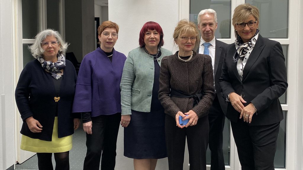 Simone Fleischmann (ganz rechts) und weitere Vertreterinnen und Vertreter der dbb Bildungsgewerkschaften beim Jahresgespräch (Foto: Oliver Schmidt)